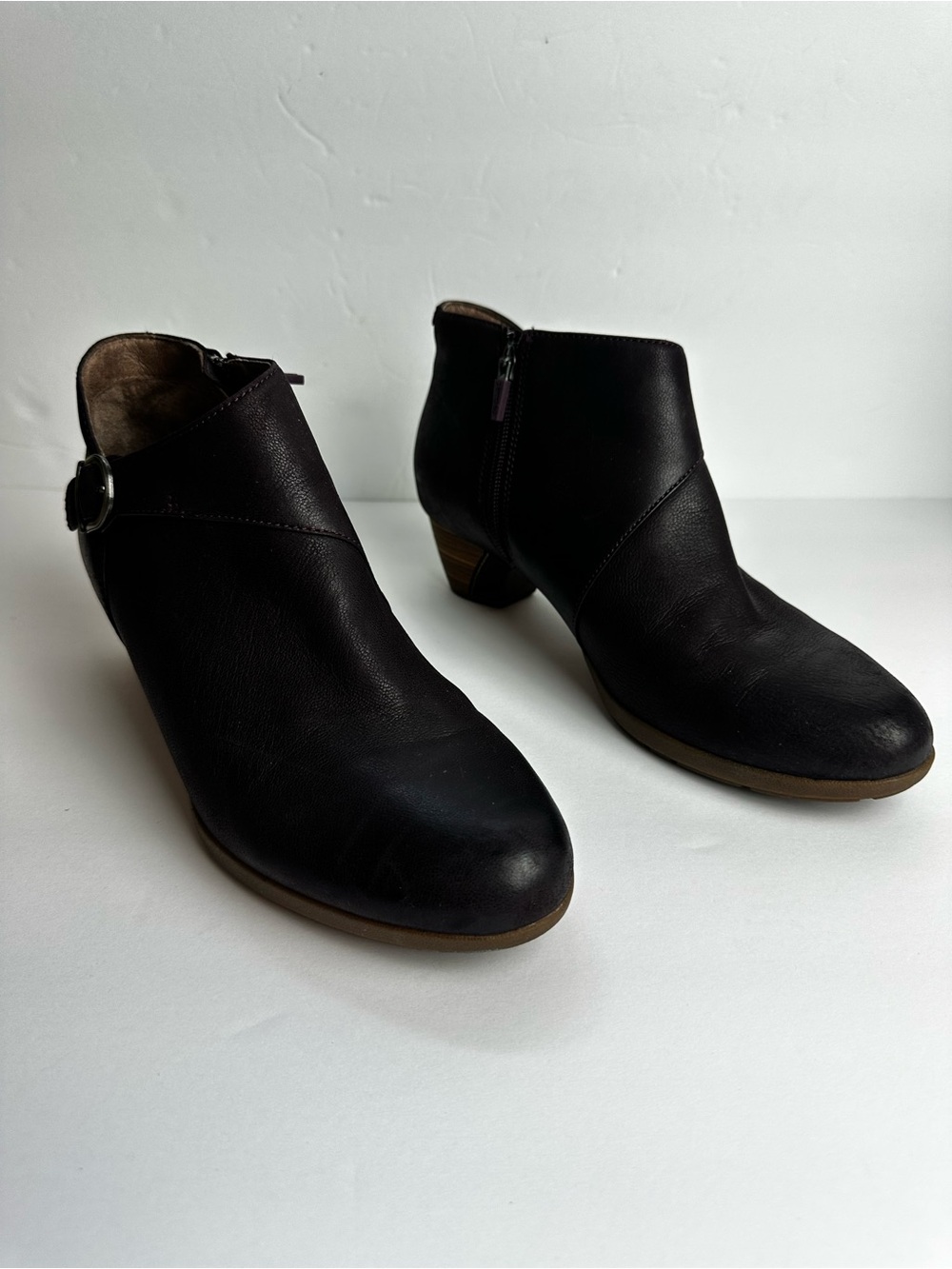Dansko Darbie Booties Women's Size 10 EU 40 Boots Dark Plum Side Zip Leather